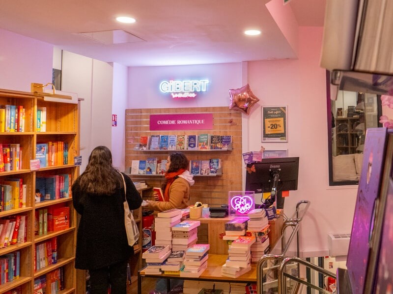 戀愛腦拯救法國出版業　巴黎最大浪漫書店開幕