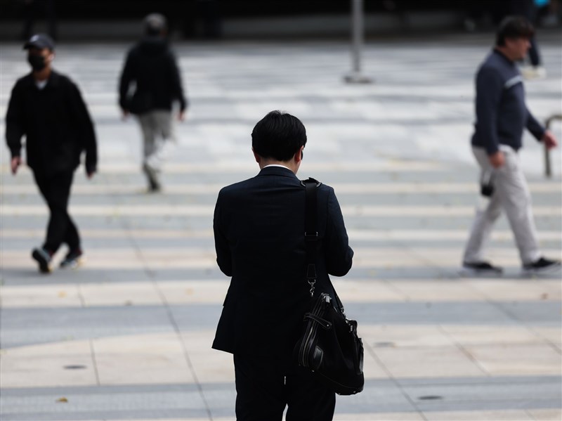 薪資中位數38K年齡教育差很大 40歲才破4萬、碩士逾6萬