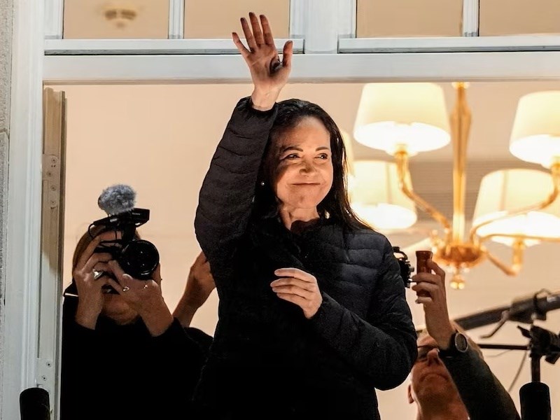 趕不及親領諾貝爾和平獎　馬查多驚喜現身挪威向支持者致意[影]