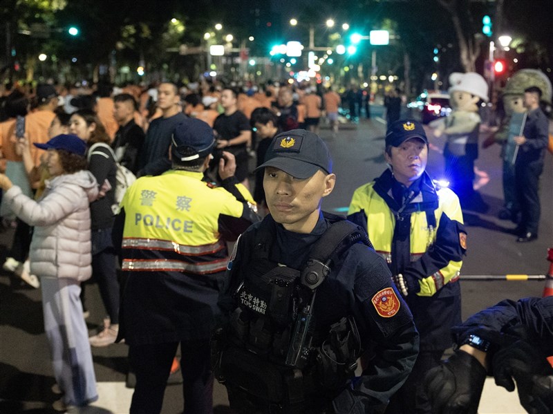 張文放煙霧彈傷人案4死　公共場所遇暴徒如何自保