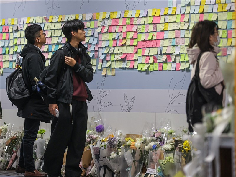 台北車站M7出口設悼念牆　緬懷余家昶：永遠記得您英勇無畏的身影