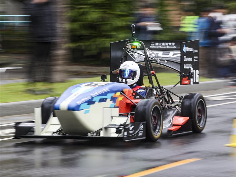 台大賽車隊征戰日本獲大獎　研發設計募資駕駛全由學生包辦