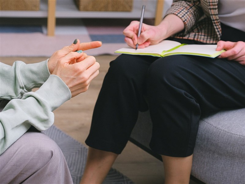 衛福部續推青壯3次免費心理諮商　外籍持健保卡也可用