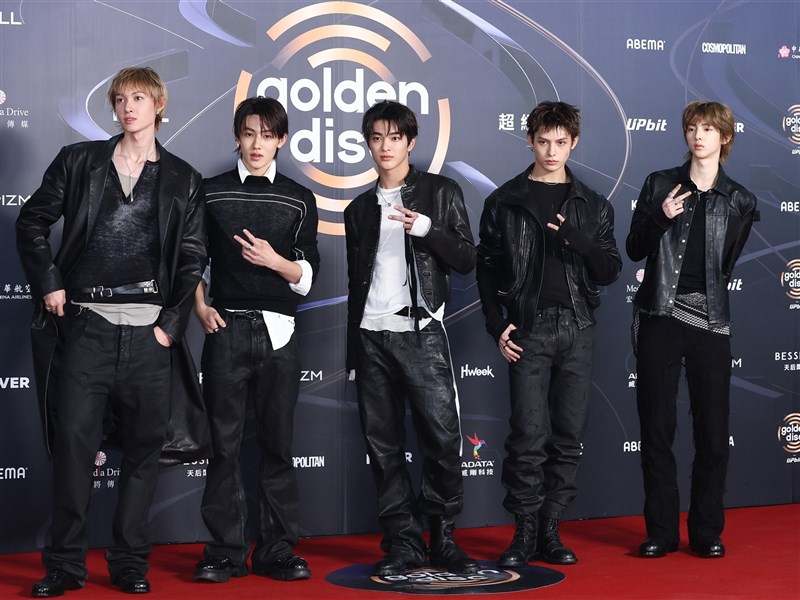 金唱片紅毯CORTIS打頭陣 Jennie紅禮服壓軸亮相【圖輯】