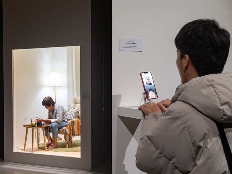 看展手機響是「媽媽」打來？北美館互動作品引熱議
