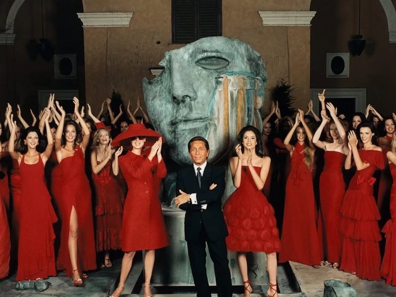 義大利悼時尚帝王辭世　永誌「范倫鐵諾紅」絕代風華