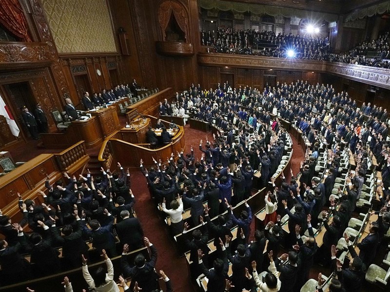 日本眾議院「萬歲三唱」後解散 高市早苗矢志贏回國會