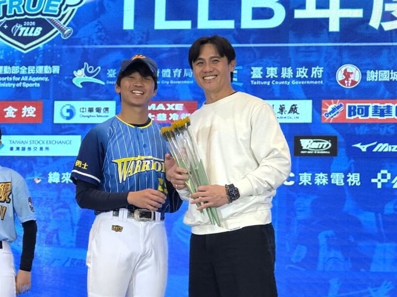 陳鏞基看基層棒球找回初衷　感性喊話小球員：你們才是我的教練