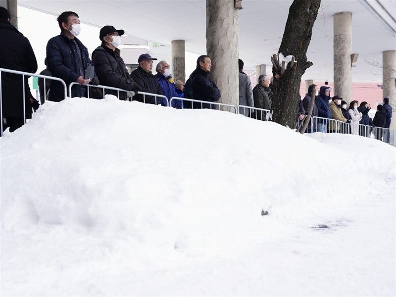 日本眾院選舉受嚴冬豪雪衝擊 暖暖包成維安新挑戰