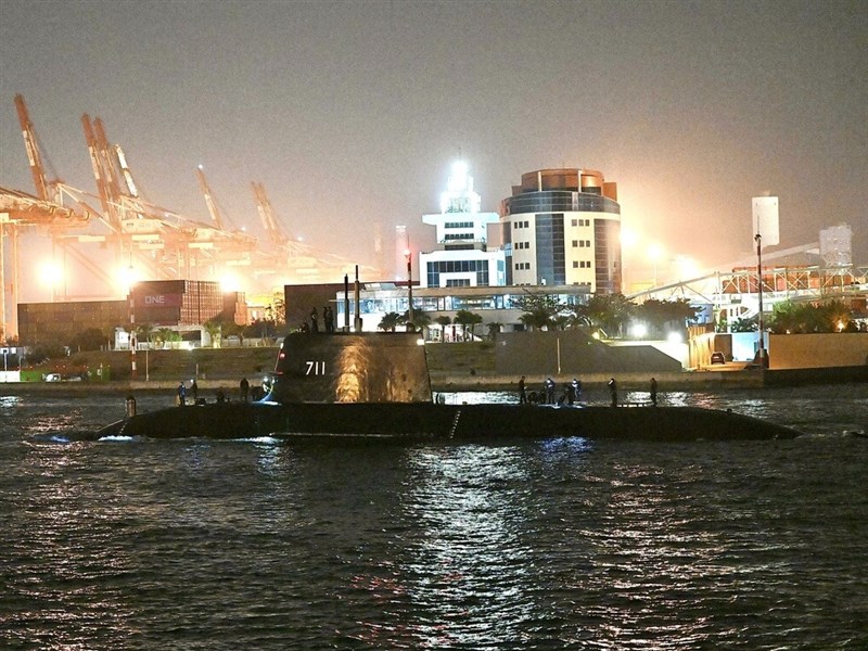 影／台船：海鯤艦完成首次淺水潛航測試　歷史性時刻