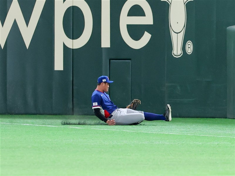 陳傑憲觸身球骨裂傷退　宋晟睿替補秀美技滑接全場歡呼