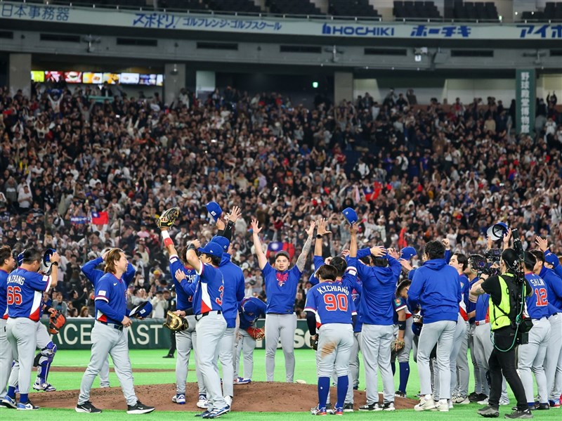 WBC經典賽預賽關鍵時刻回顧　費仔張育成開轟帶動台灣寫史詩勝利【圖輯】