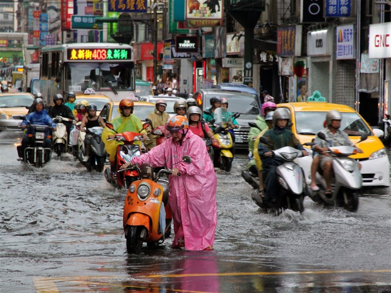 基隆雨量達200毫米啟動停班停課評估　與雙北脫鉤