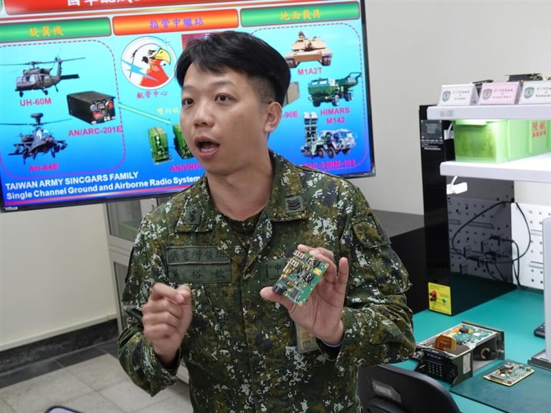 義務役成直升機維修士官長　讓飛官放心上機執行任務