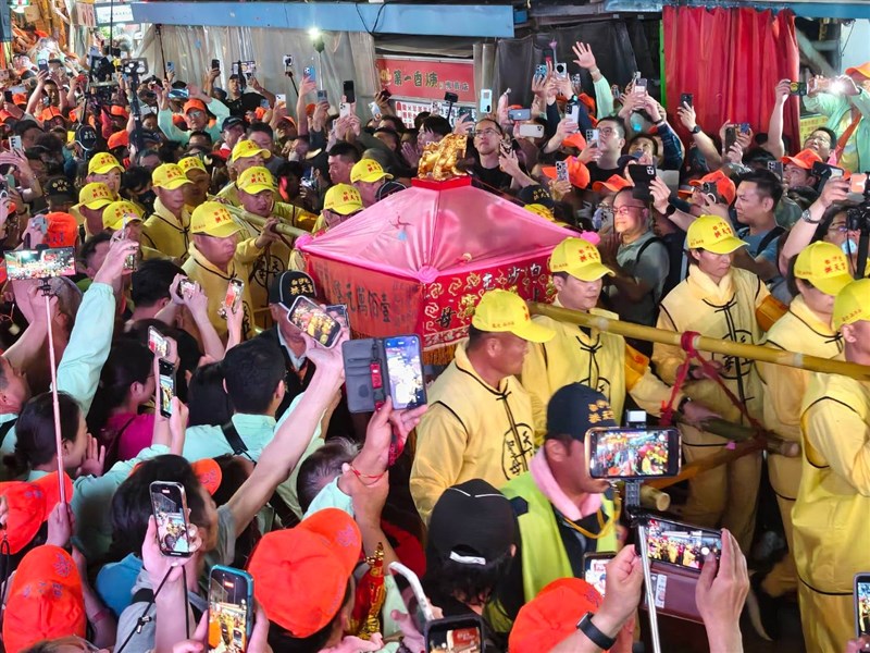 看白沙屯媽祖徒步進香百年歷史　守護「粉紅超跑帶路」信仰核心