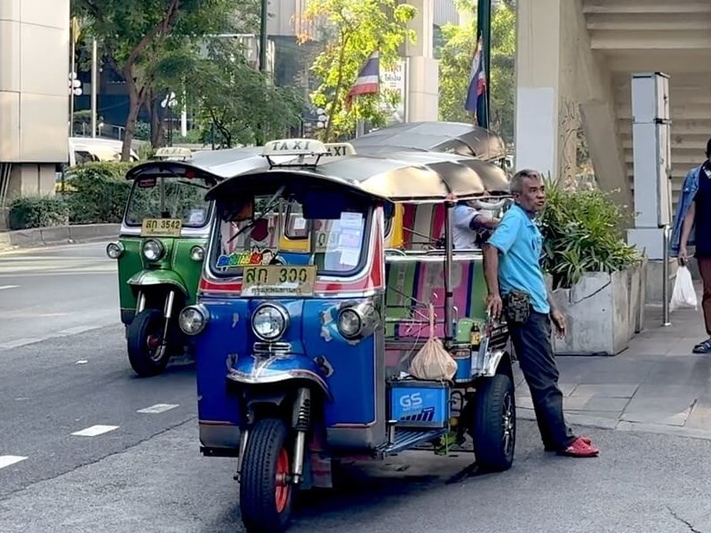 中東衝突推升生活成本　曼谷嘟嘟車司機：比疫情難熬