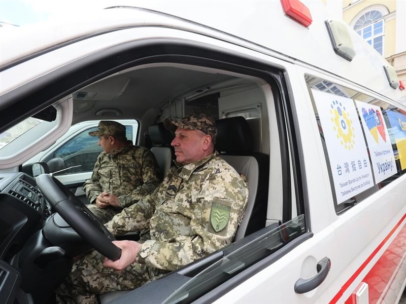 台灣捐贈68輛救護救災車抵烏克蘭　深化人道合作