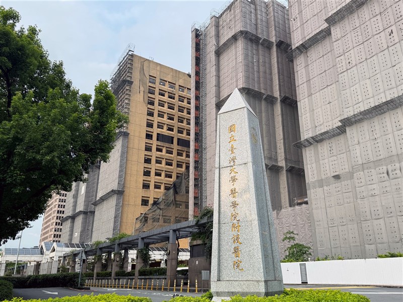 三班護病比116年分階段實施　擬醫學中心先行