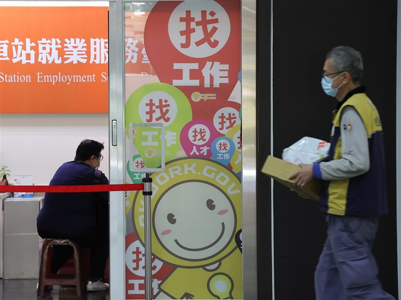 高齡就業者10年成長84%　今年3月破50萬人創高