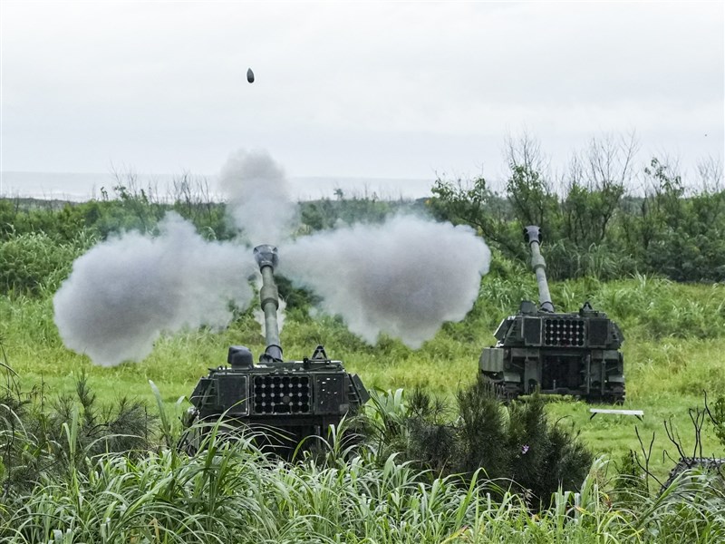 陸軍十軍團重砲射擊 雷霆2000與M109A2齊發場面震撼【圖輯】
