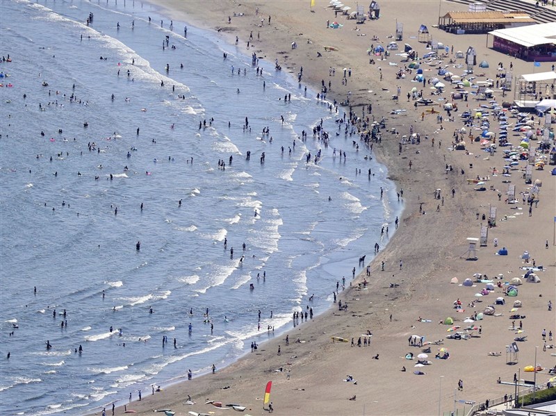日本海之日變調 酷暑、缺工致海水浴場10年減逾1成